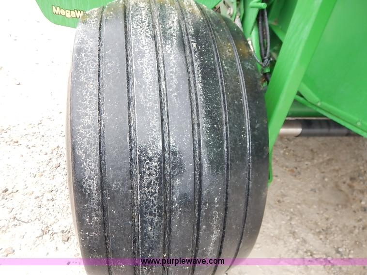 image for item I5390 2007 John Deere 568 round baler