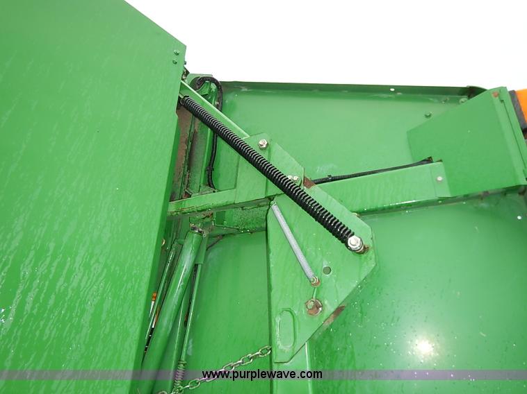 image for item I5390 2007 John Deere 568 round baler