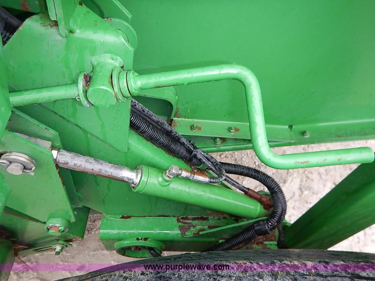 image for item I5390 2007 John Deere 568 round baler