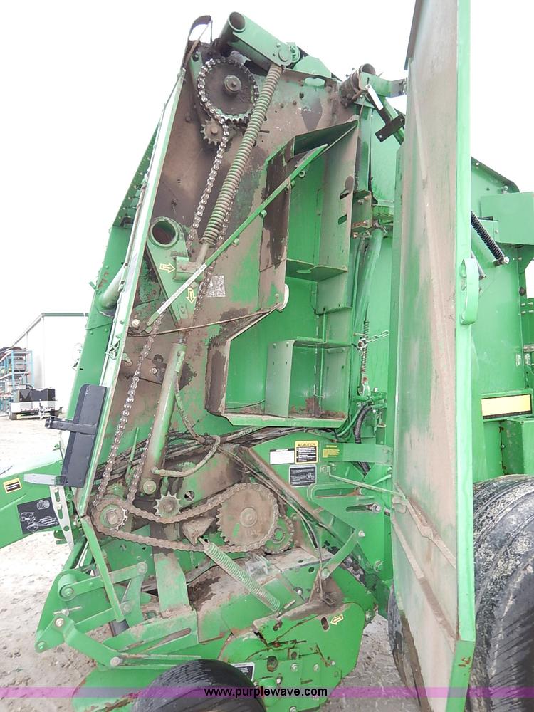 image for item I5390 2007 John Deere 568 round baler