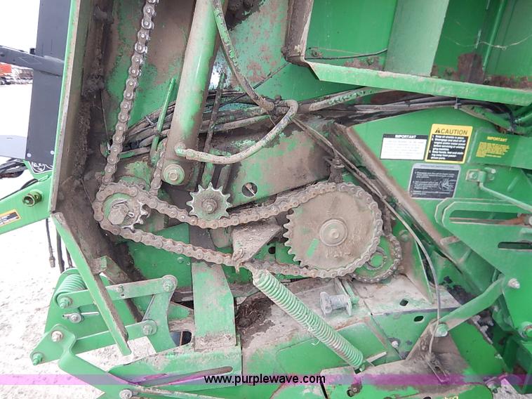 image for item I5390 2007 John Deere 568 round baler