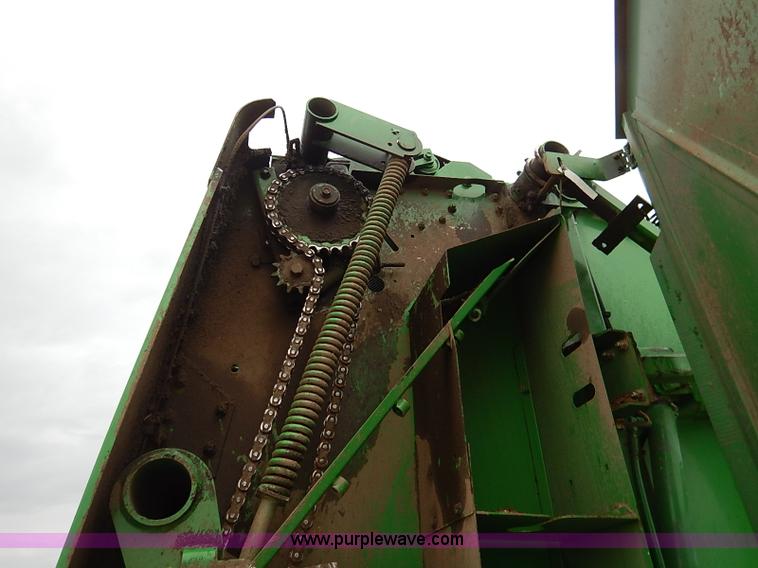 image for item I5390 2007 John Deere 568 round baler