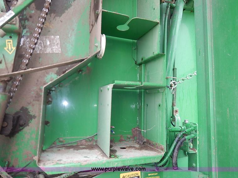 image for item I5390 2007 John Deere 568 round baler