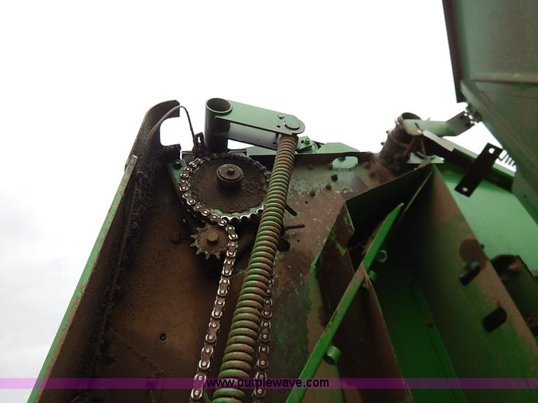 image for item I5390 2007 John Deere 568 round baler