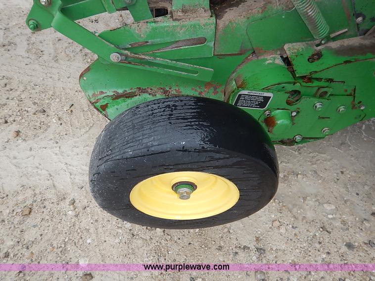 image for item I5390 2007 John Deere 568 round baler