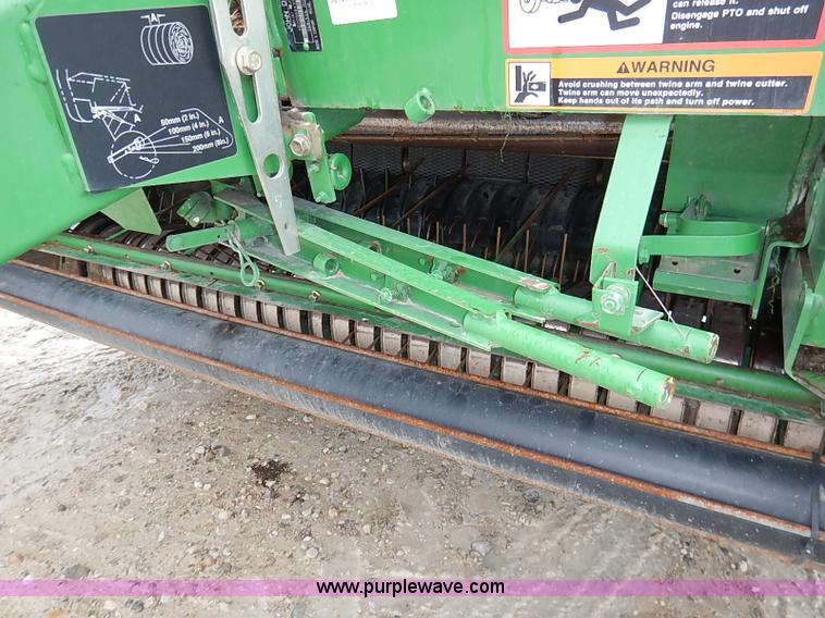 image for item I5390 2007 John Deere 568 round baler