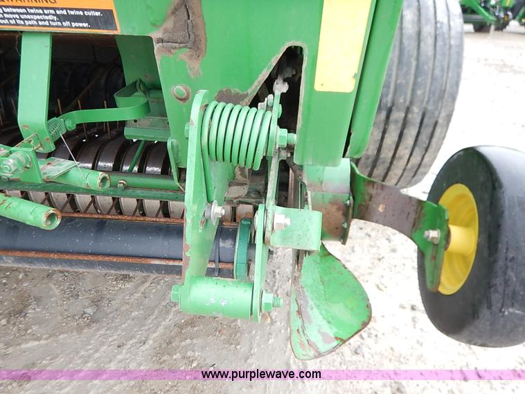image for item I5390 2007 John Deere 568 round baler