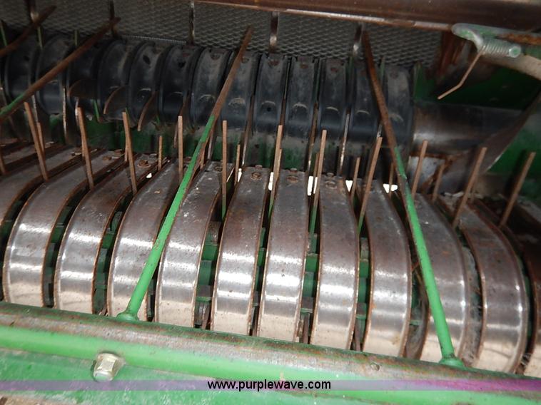 image for item I5390 2007 John Deere 568 round baler