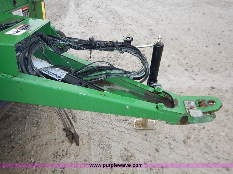 image for item I5390 2007 John Deere 568 round baler