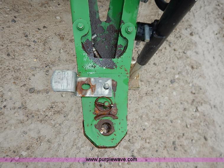 image for item I5390 2007 John Deere 568 round baler