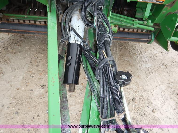 image for item I5390 2007 John Deere 568 round baler