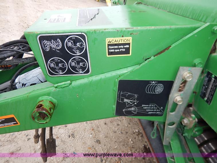 image for item I5390 2007 John Deere 568 round baler