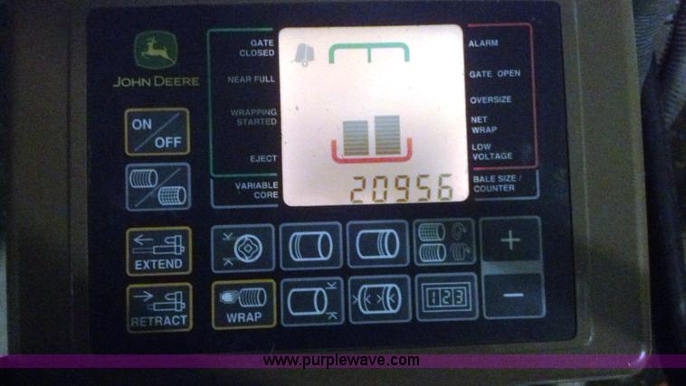 image for item I5390 2007 John Deere 568 round baler