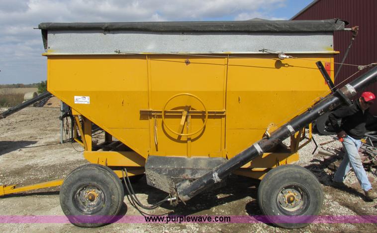 image for item I8907 Gravity flow wagon