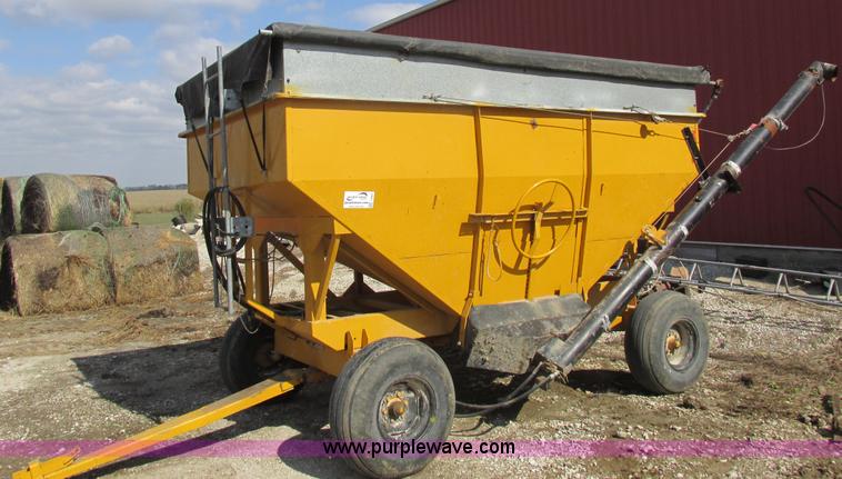 image for item I8907 Gravity flow wagon