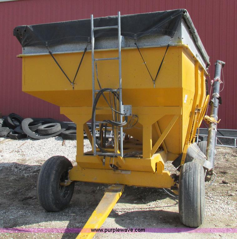 image for item I8907 Gravity flow wagon