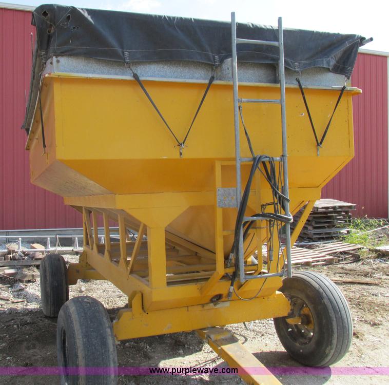 image for item I8907 Gravity flow wagon