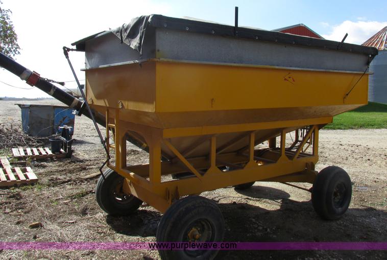 image for item I8907 Gravity flow wagon