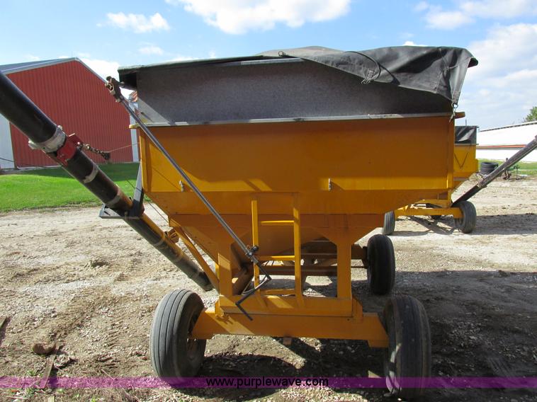 image for item I8907 Gravity flow wagon