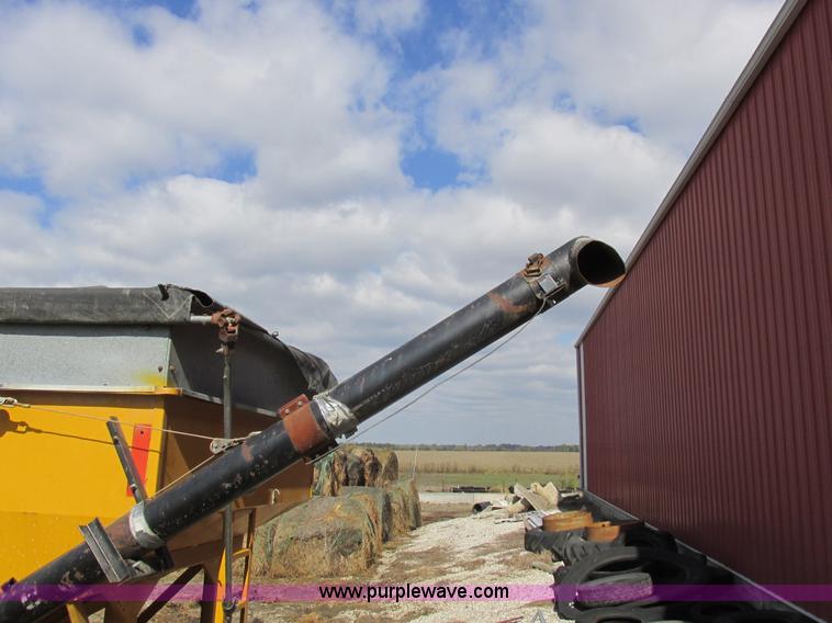 image for item I8907 Gravity flow wagon