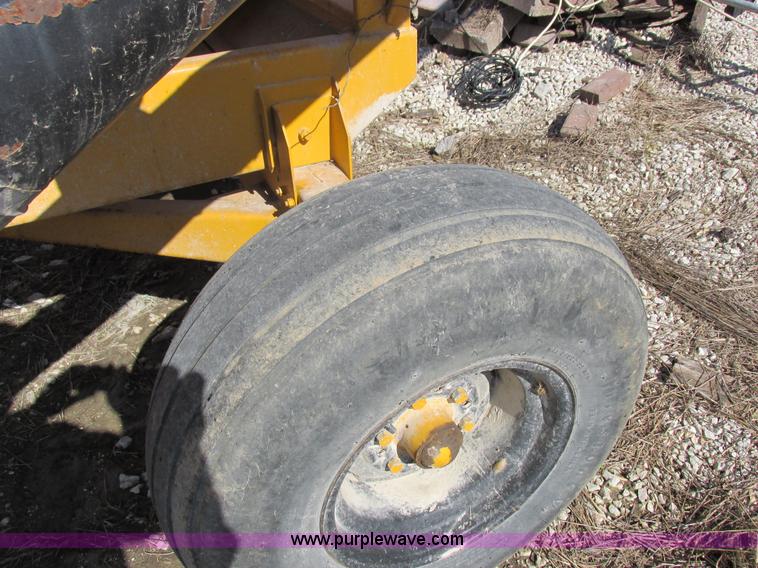 image for item I8907 Gravity flow wagon