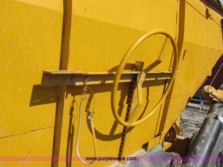 image for item I8907 Gravity flow wagon