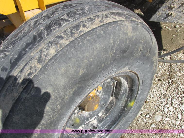 image for item I8907 Gravity flow wagon