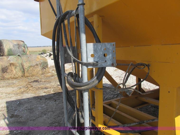 image for item I8907 Gravity flow wagon