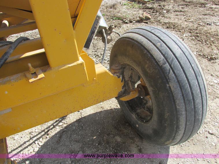 image for item I8907 Gravity flow wagon