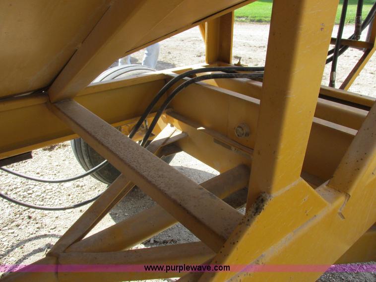 image for item I8907 Gravity flow wagon