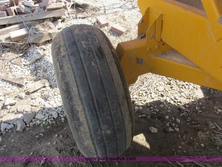 image for item I8907 Gravity flow wagon