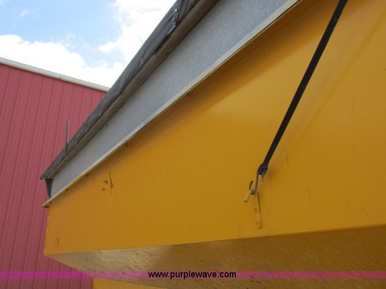 image for item I8907 Gravity flow wagon