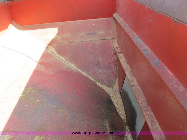 image for item I8907 Gravity flow wagon