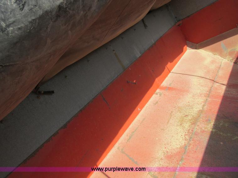 image for item I8907 Gravity flow wagon