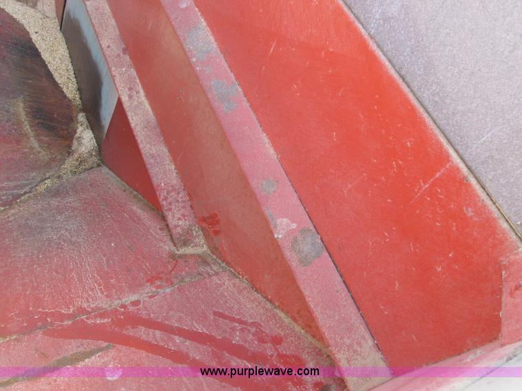 image for item I8907 Gravity flow wagon