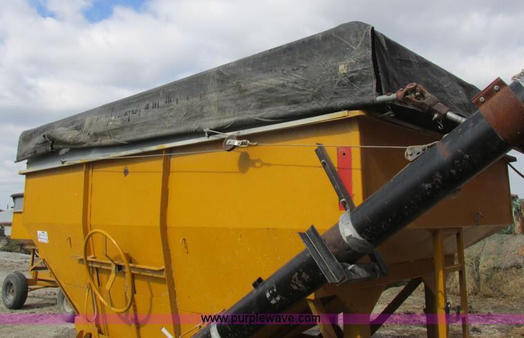 image for item I8907 Gravity flow wagon