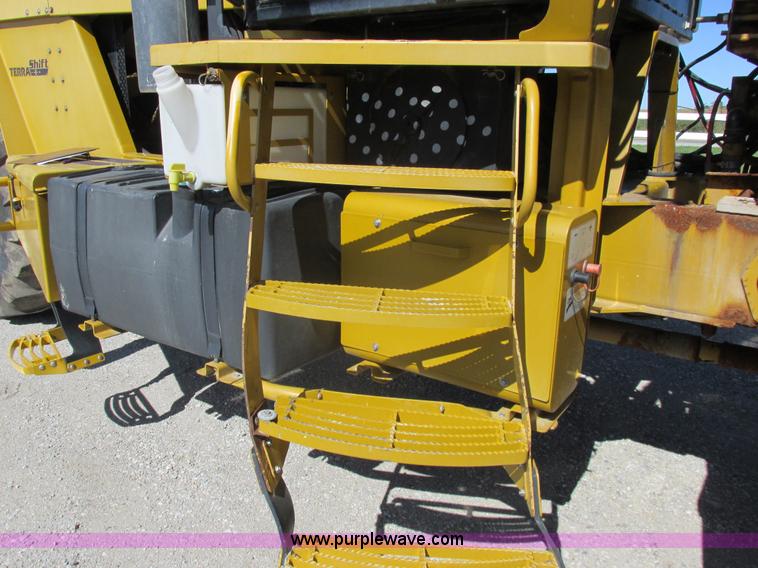 image for item I8921 2001 Ag-Chem TerraGator 8103 self-propelled applicator