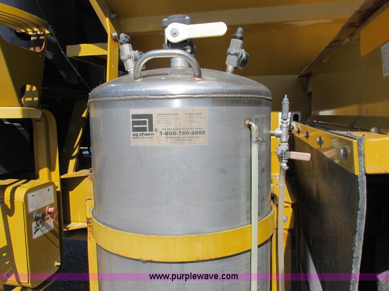 image for item I8921 2001 Ag-Chem TerraGator 8103 self-propelled applicator