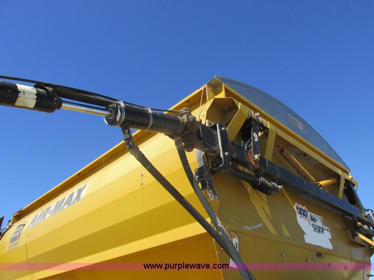 image for item I8921 2001 Ag-Chem TerraGator 8103 self-propelled applicator