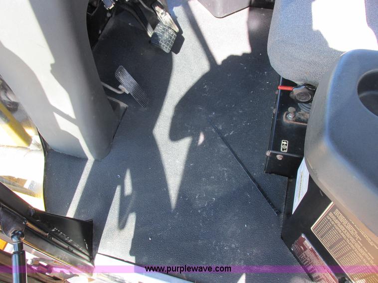 image for item I8921 2001 Ag-Chem TerraGator 8103 self-propelled applicator