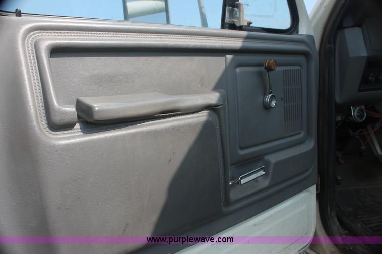 image for item AJ9298 1995 Ford FT900 cab and chassis