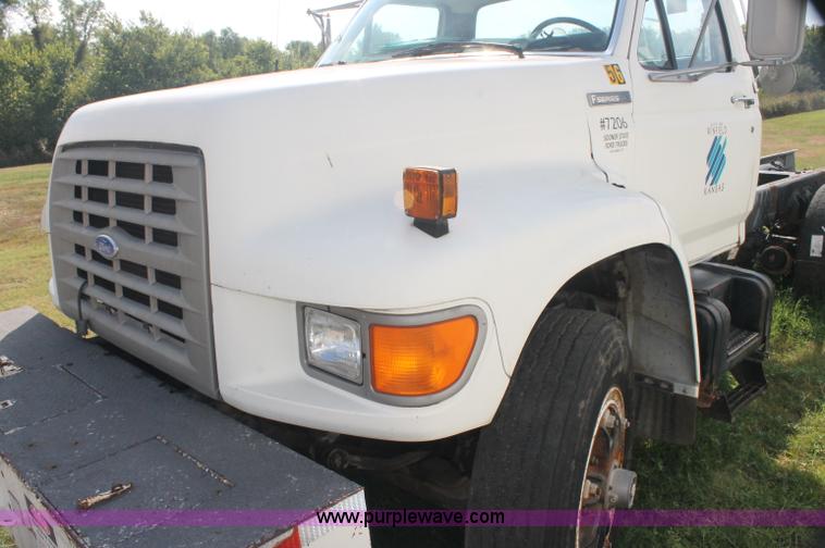 image for item AJ9298 1995 Ford FT900 cab and chassis
