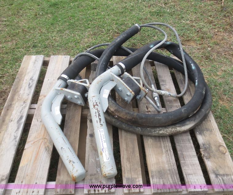 image for item AZ9157 (2) Gomaco GT11-154 hydraulic vibrators