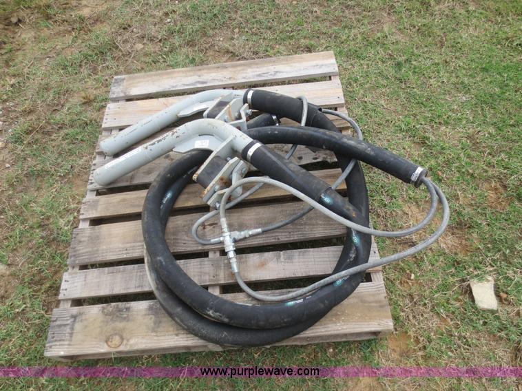 image for item AZ9157 (2) Gomaco GT11-154 hydraulic vibrators