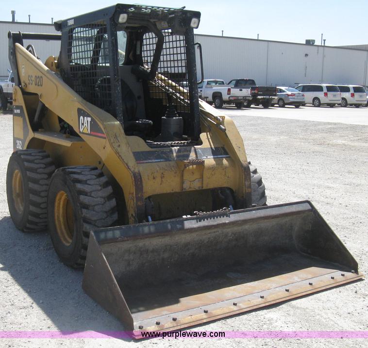 image for item E7871 2003 Caterpillar 262 skid steer