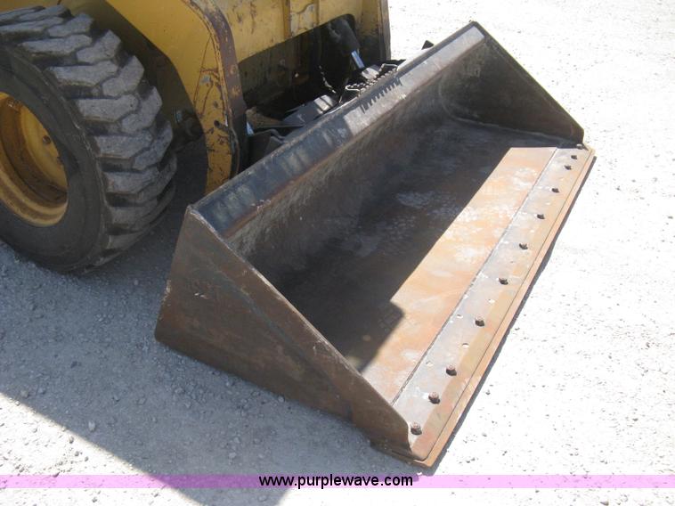image for item E7871 2003 Caterpillar 262 skid steer