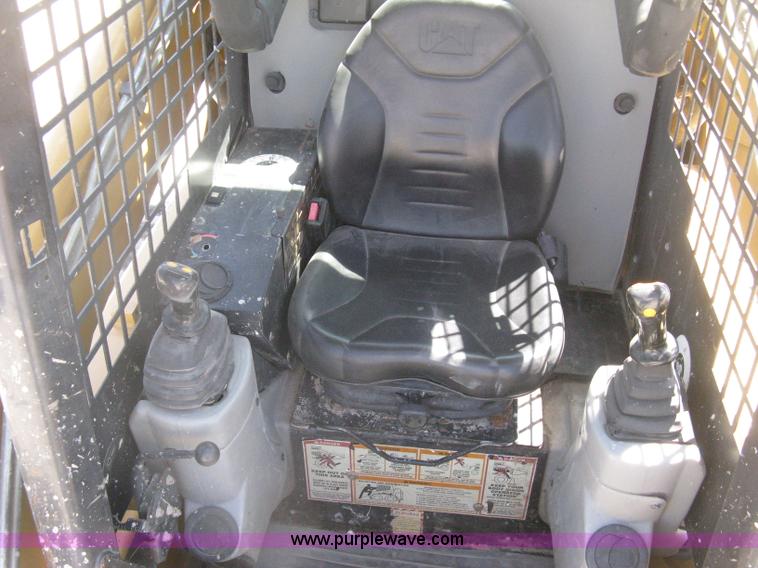 image for item E7871 2003 Caterpillar 262 skid steer