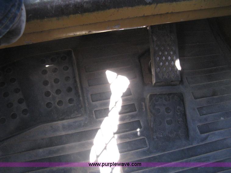 image for item E7871 2003 Caterpillar 262 skid steer