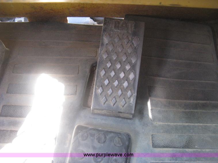image for item E7871 2003 Caterpillar 262 skid steer