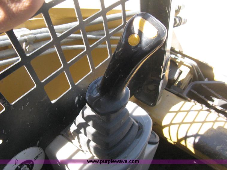 image for item E7871 2003 Caterpillar 262 skid steer